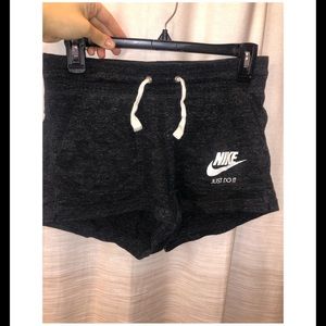 nike flowy shorts